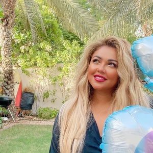 Meet your Posher, Noha